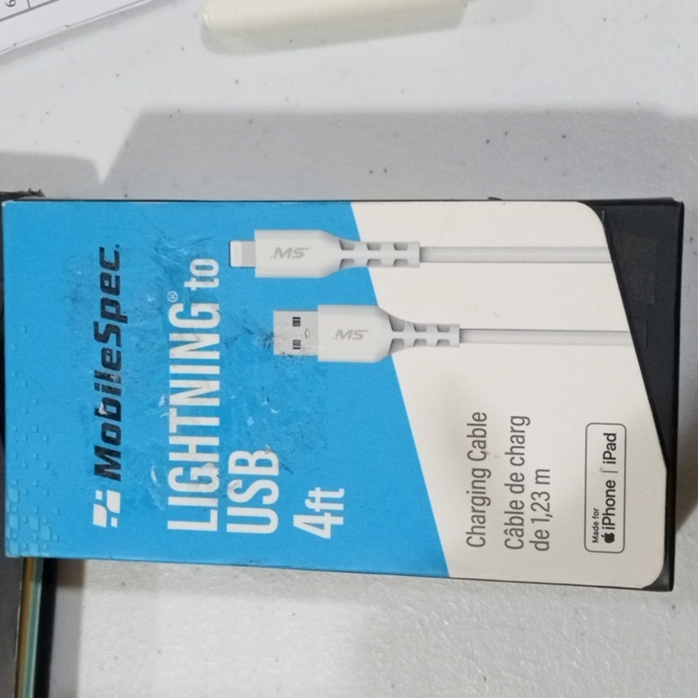 NIB!! "MobileSpec" 4ft Lightning to USB white charging cable 